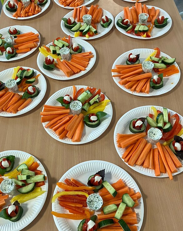 Teller mit geschnittenem Gem&uuml;se